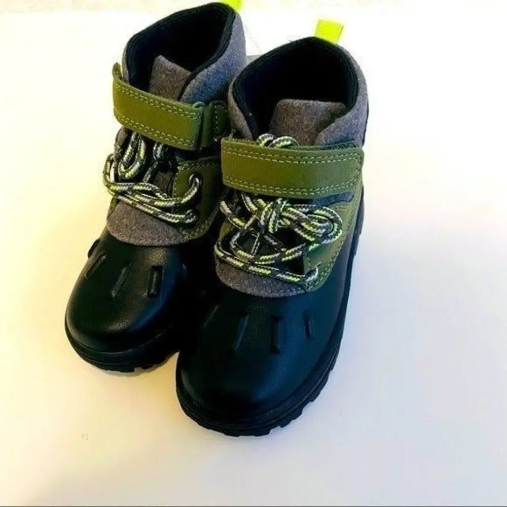 Carter's Duck Boots kids size 7 Black , gray & green New with tag